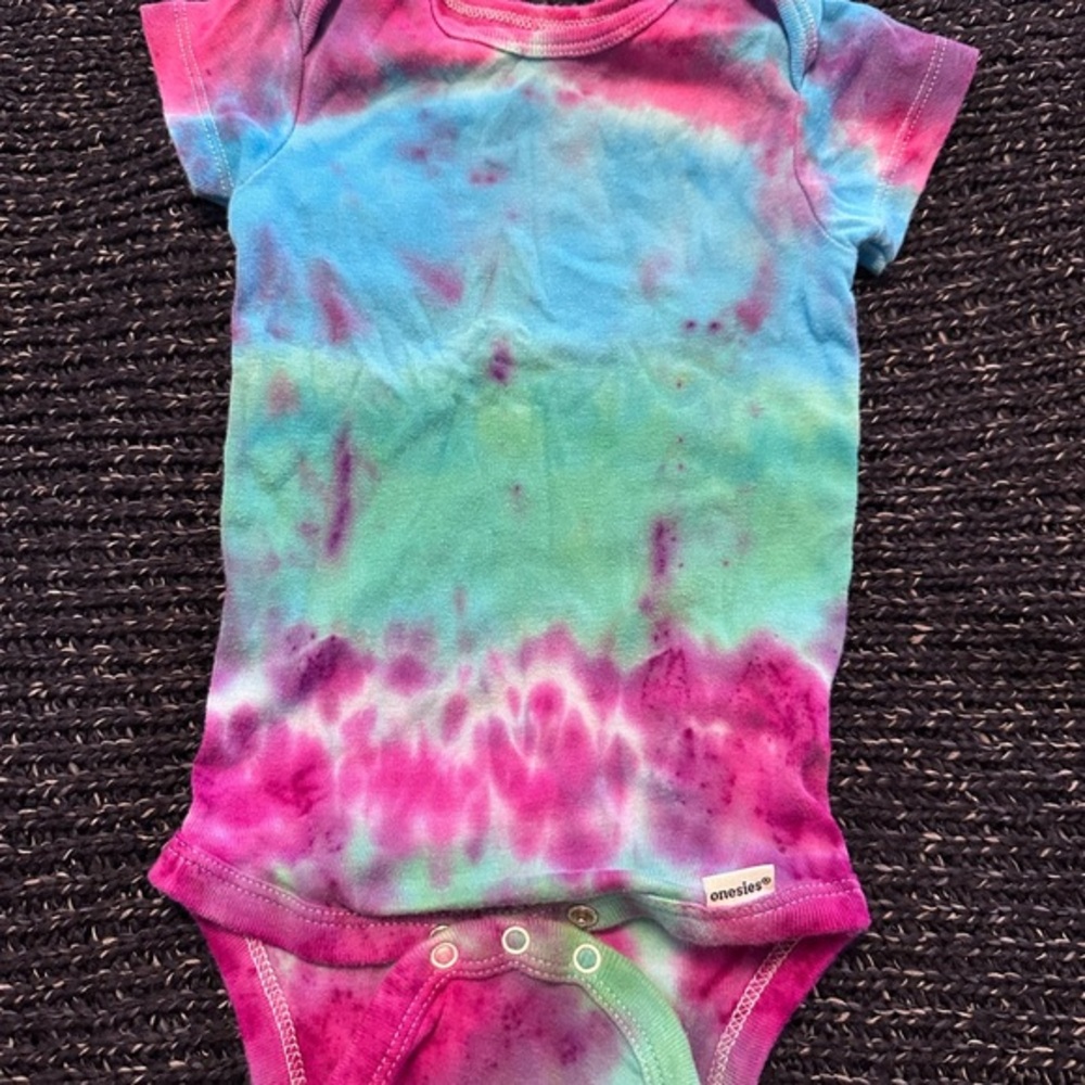 Gerber Tie Dye Onesie 6-9M | Bright Pink Blue Baby Bodysuit